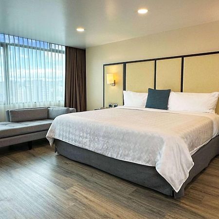 วินด์แฮม การ์เดน กีโต Hotel ภายนอก รูปภาพ
