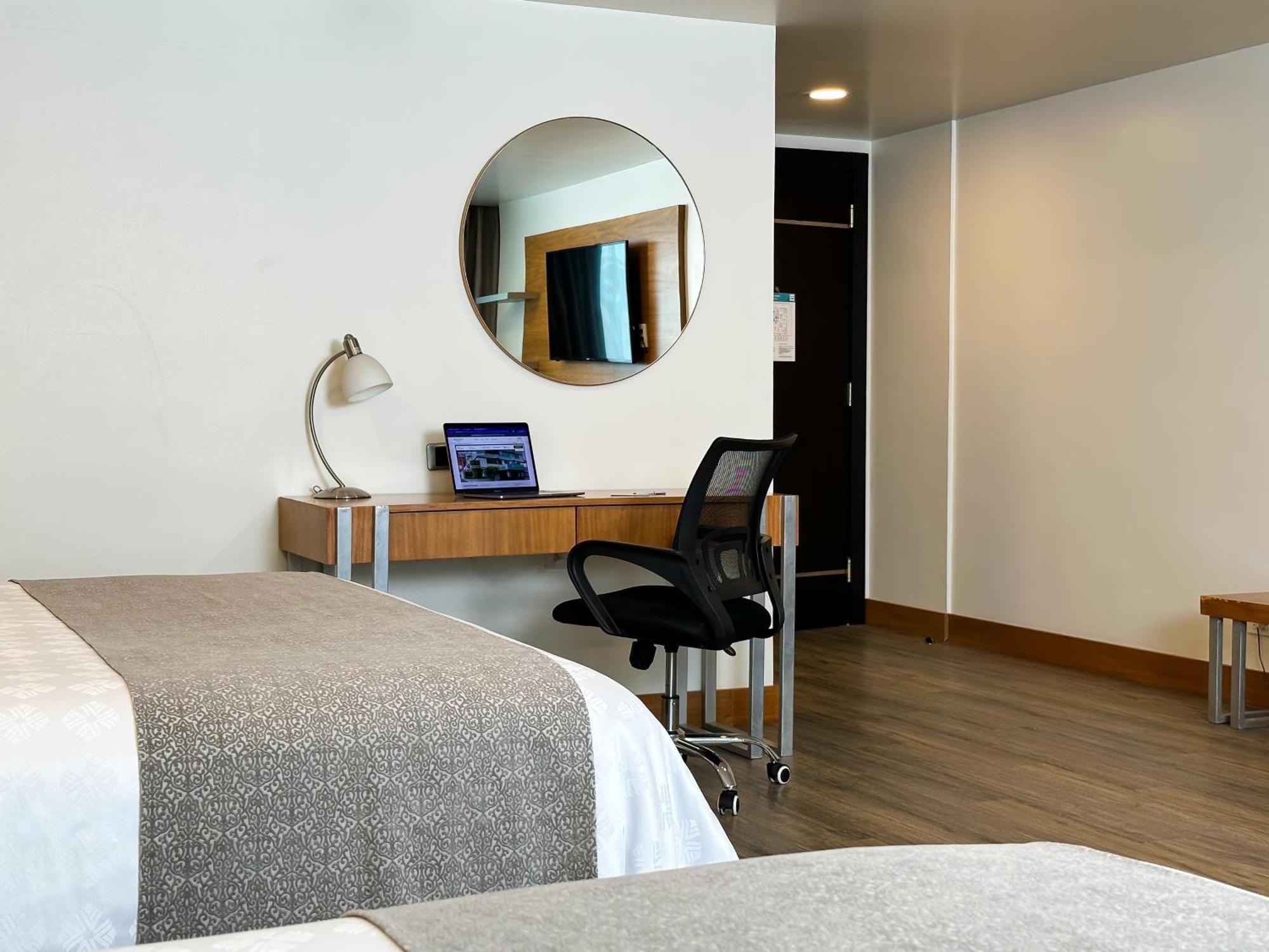 วินด์แฮม การ์เดน กีโต Hotel ภายนอก รูปภาพ