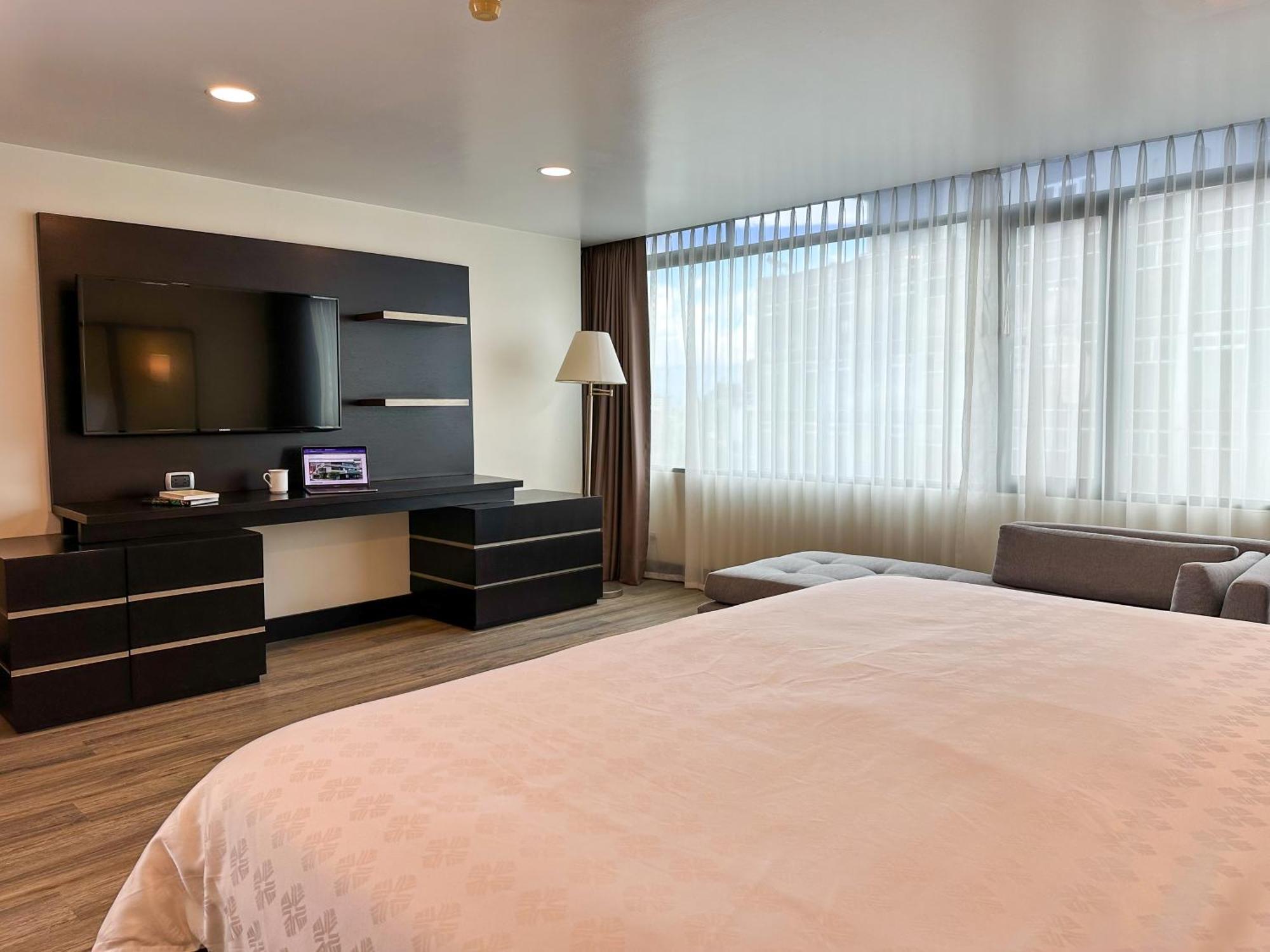 วินด์แฮม การ์เดน กีโต Hotel ภายนอก รูปภาพ