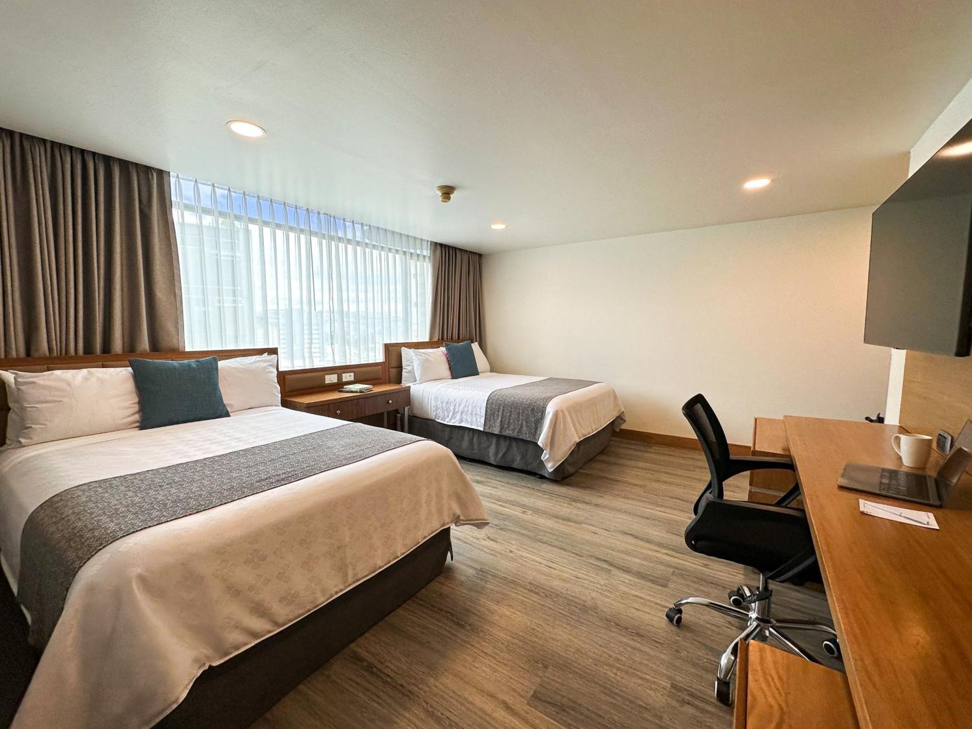 วินด์แฮม การ์เดน กีโต Hotel ภายนอก รูปภาพ
