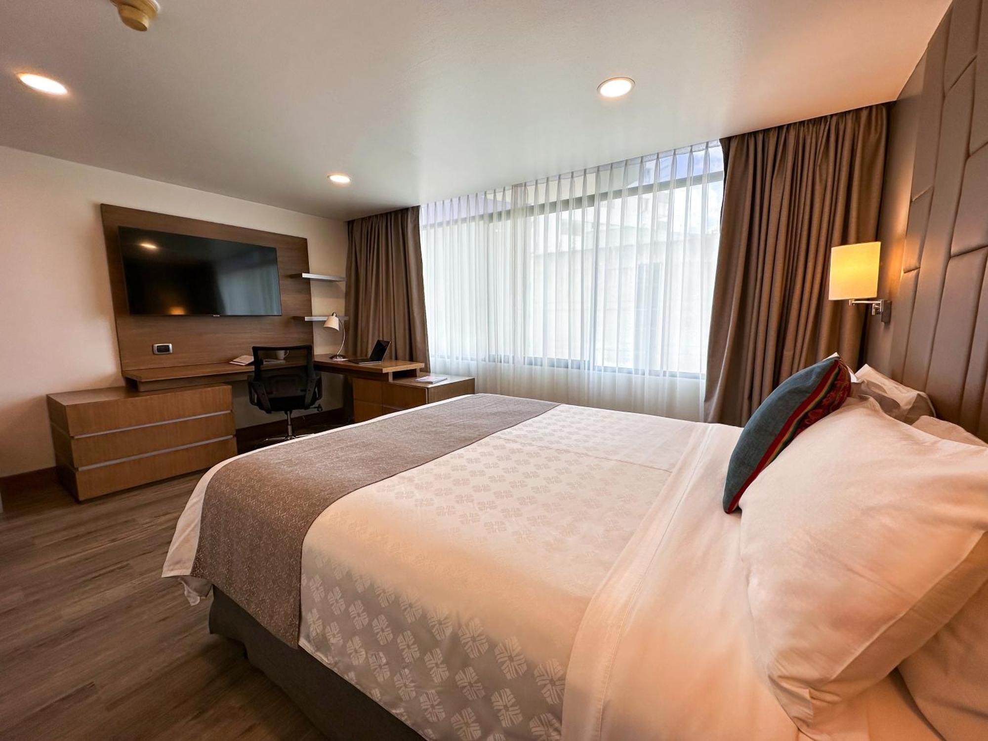 วินด์แฮม การ์เดน กีโต Hotel ภายนอก รูปภาพ