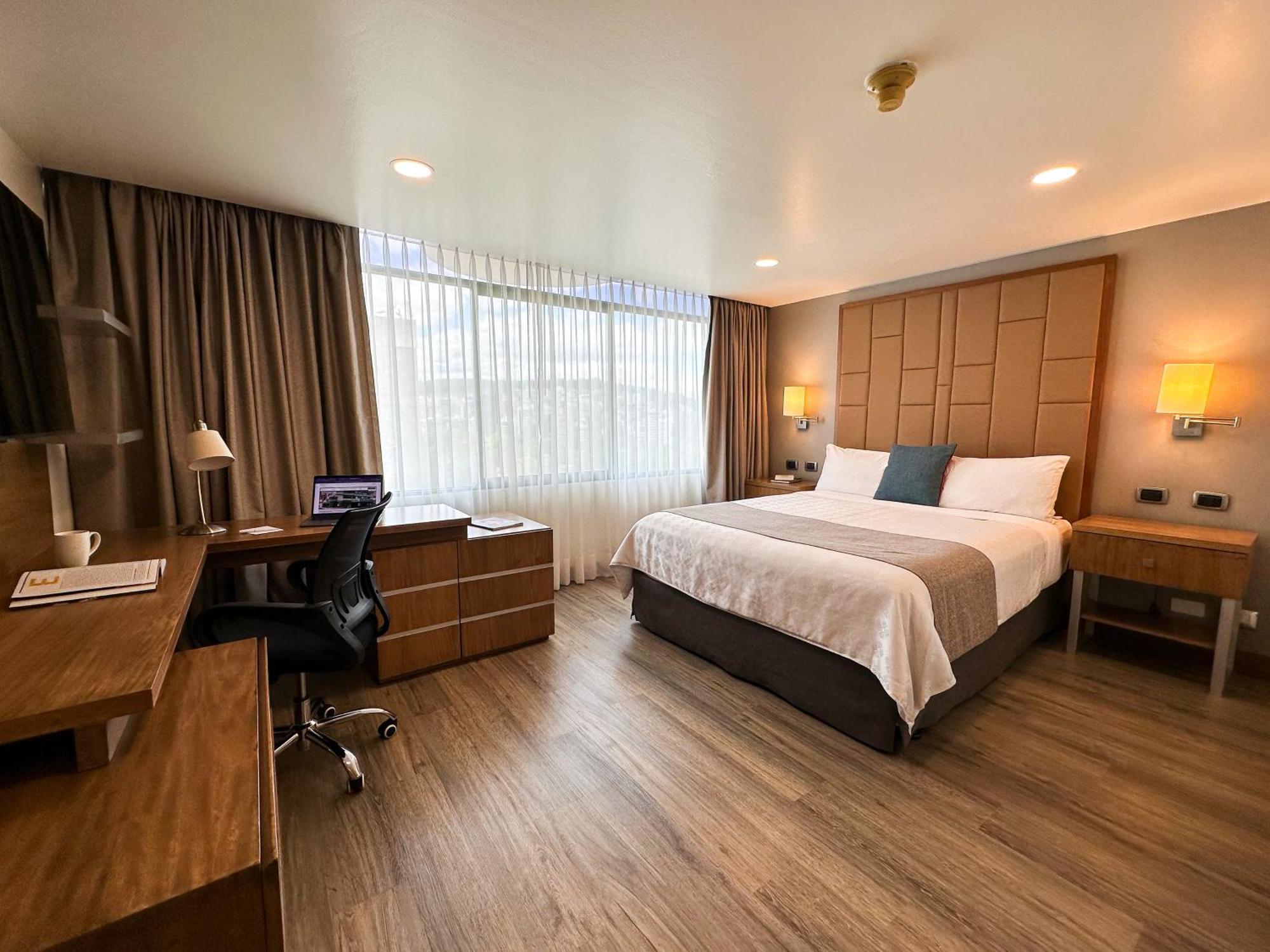 วินด์แฮม การ์เดน กีโต Hotel ภายนอก รูปภาพ
