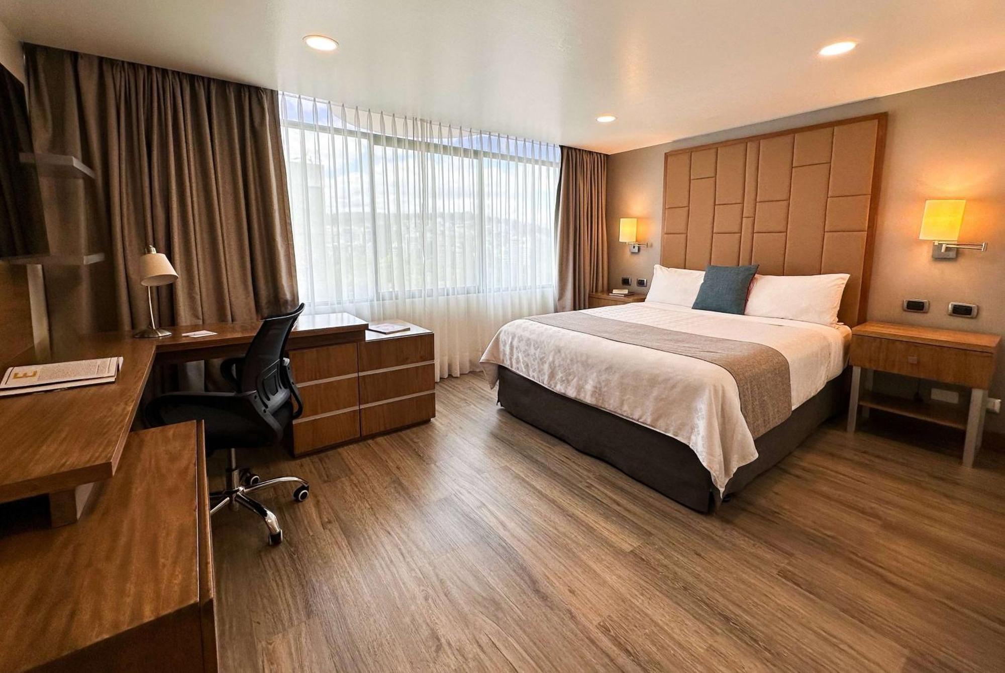 วินด์แฮม การ์เดน กีโต Hotel ภายนอก รูปภาพ