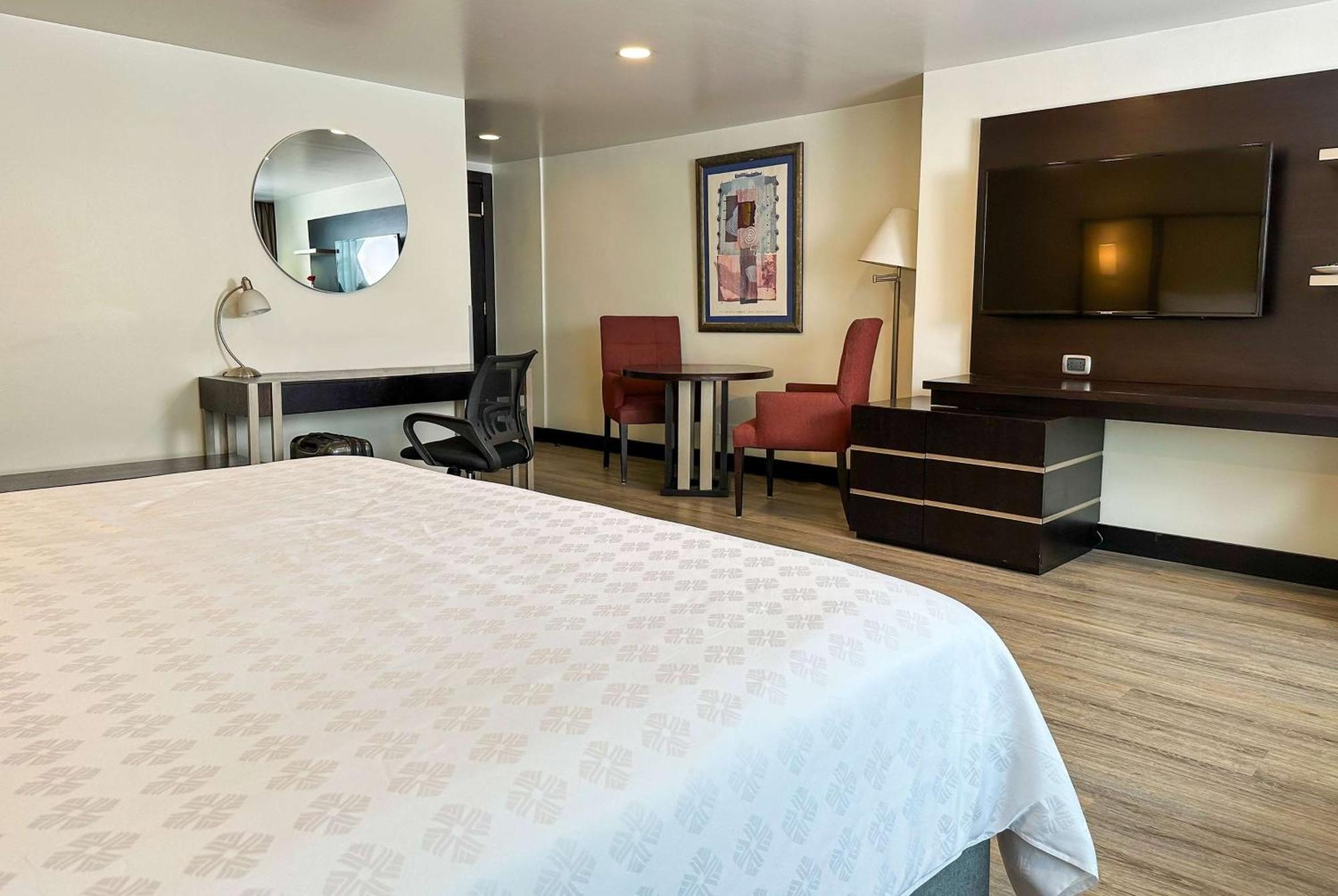 วินด์แฮม การ์เดน กีโต Hotel ภายนอก รูปภาพ