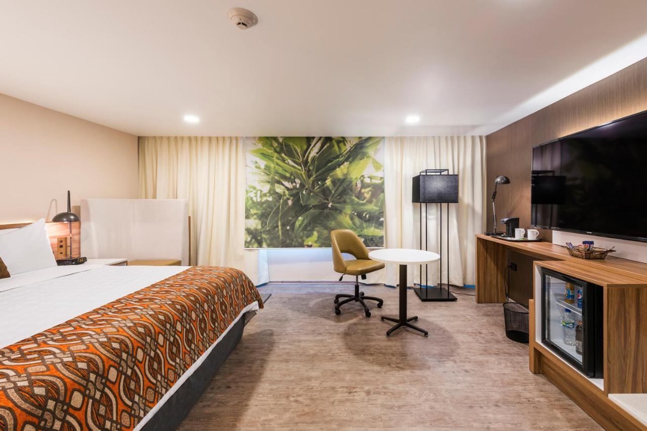 วินด์แฮม การ์เดน กีโต Hotel ภายนอก รูปภาพ