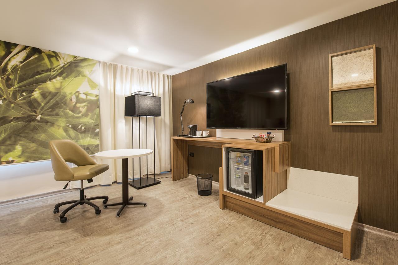 วินด์แฮม การ์เดน กีโต Hotel ภายนอก รูปภาพ